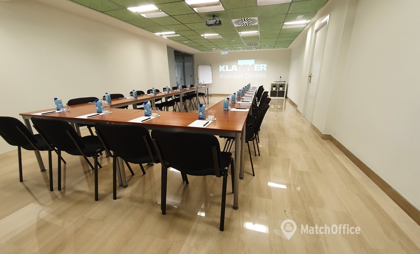 Alquile sala de conferencias en Pamplona 60 m², Calle de Arcadio María Larraona - 8 | MatchOffice.es
