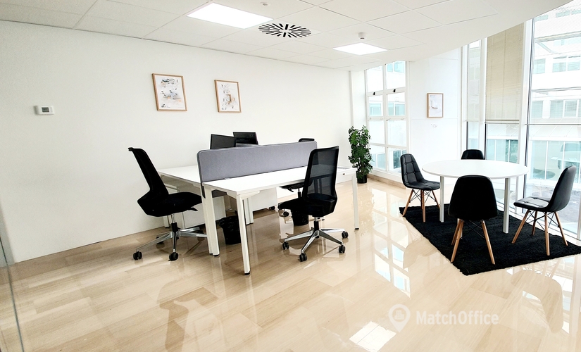 Explore oficinas de coworking en Pamplona 60 m², Calle de Arcadio María Larraona 1 - 2 | MatchOffice