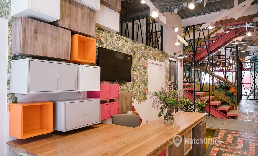Explore coworking en Barcelona Gràcia 5500 m², Carrer de Bretón de los Herreros 9 - 0 | MatchOffice.es