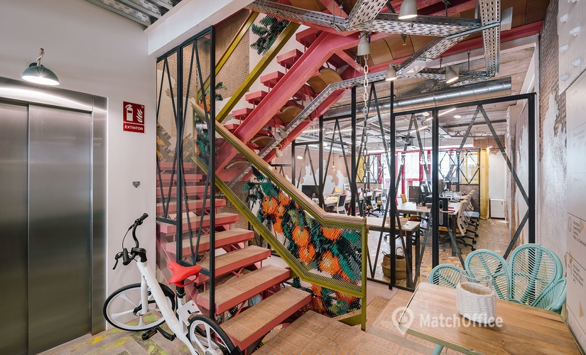 Explore oficinas de coworking en Barcelona Gràcia 5500 m², Carrer de Bretón de los Herreros 9 - 3 | MatchOffice