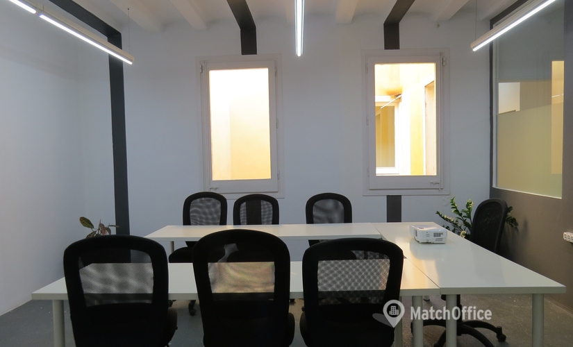 Alquile oficinas compartidas en Barcelona 300 m², Plaça Reial 18 - 3 | MatchOffice.es
