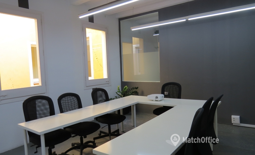 Alquile oficinas compartidas en Barcelona 300 m², Plaça Reial 18 - 2 | MatchOffice