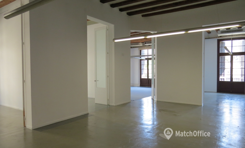 Micentro de negocio en alquiler en Barcelona 335 m², Plaça Reial 18 - 4 | MatchOffice
