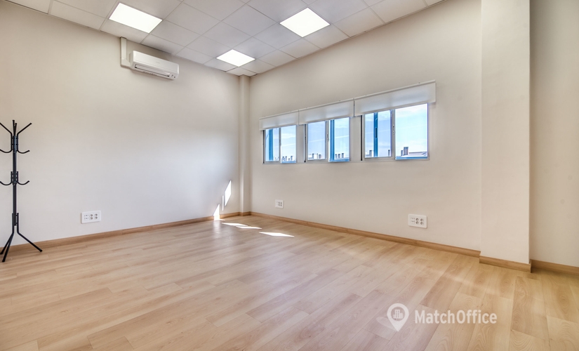 Lease comfortable a 28 m² Coworking space in Madrid Centro, Calle Isabel Colbrand 10-12 Plt 5 Ofic 151 (28050) - 3 | MatchOffice