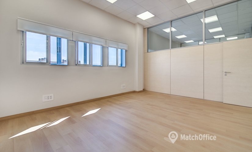 Explore suitable a 28 m² Coworking in Madrid Centro, Calle Isabel Colbrand 10-12 Plt 5 Ofic 151 (28050) - 4 | MatchOffice