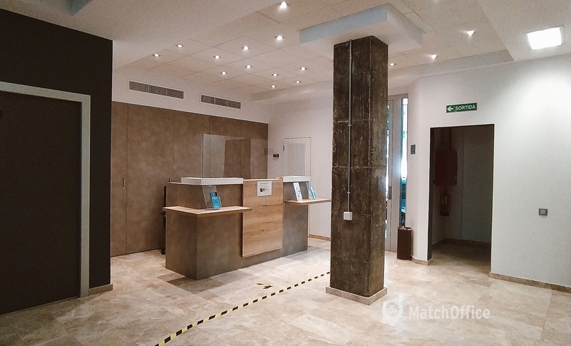 Alquile oficinas compartidas en Barcelona 150 m², Calle Gomis 34 - 3 | MatchOffice.es