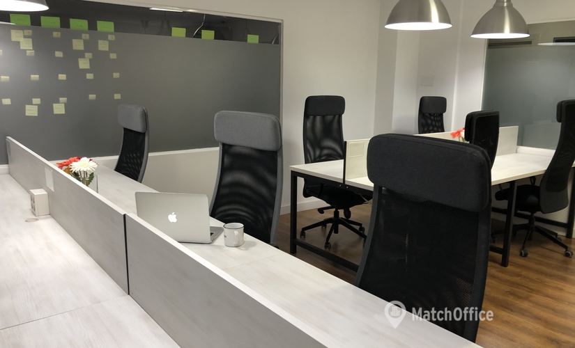 Explore oficinas de coworking en Madrid Chamartín 27 m², Calle Henri Dunant - 2 | MatchOffice