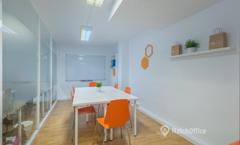 Elija sala de conferencias equipada en Málaga 55 m², Calle Alejandro Dumas 17 - 2 | MatchOffice