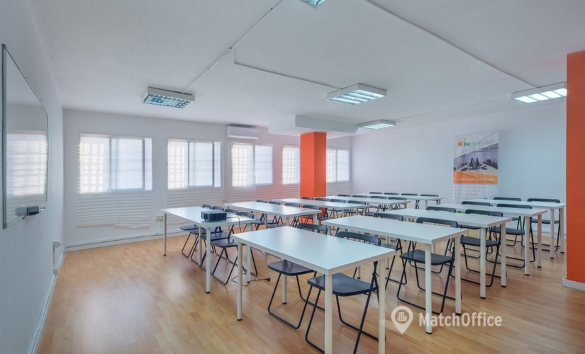 Reserve sala de conferencias acogedora en Málaga 55 m², Calle Alejandro Dumas 17 - 0 | MatchOffice.es