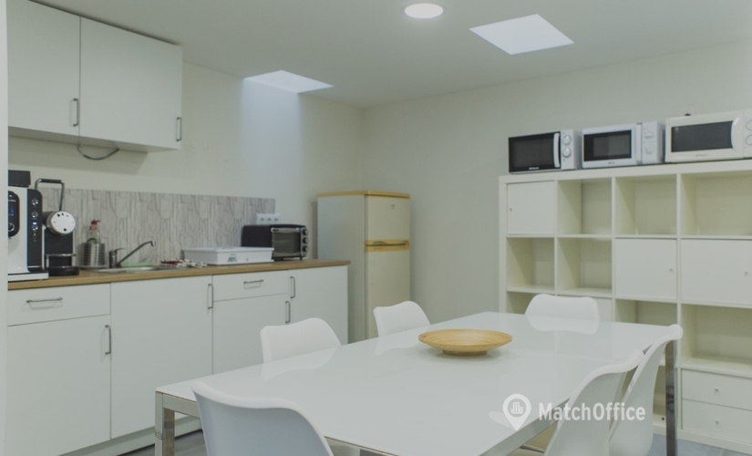 Alquile coworking en Eixample 30 m², Carrer del Consell de Cent 153 bajos local - 4 | MatchOffice