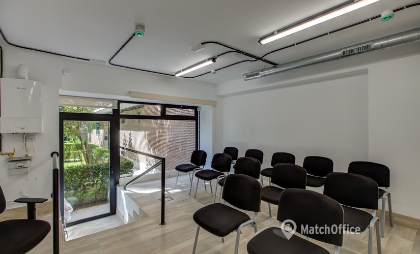 Alquile sala de reuniones fiable en Madrid Tetuán 200 m², Calle de Pedro Teixeira 16 - 2 | MatchOffice.es