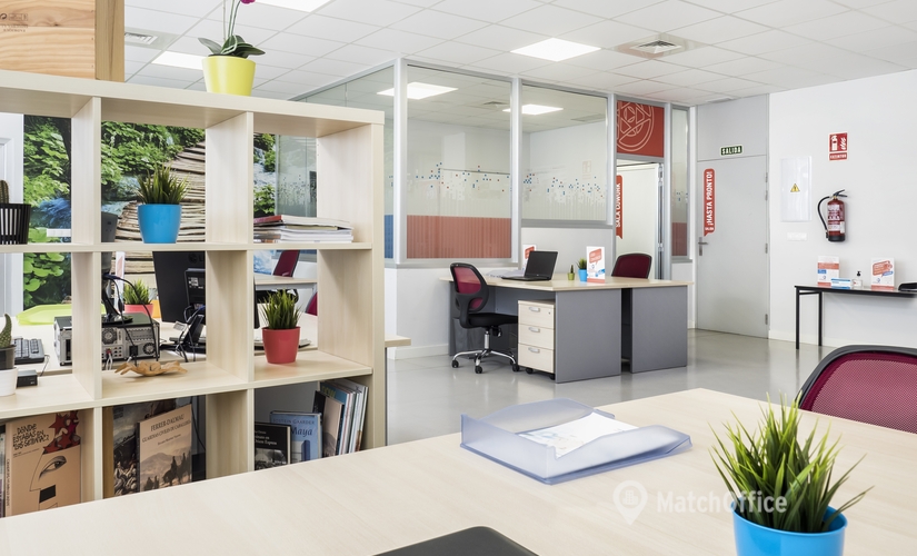 Explore flexible a 100 m² Shared office in Valladolid, Calle Galena 41 (47012) - 3 | MatchOffice.com