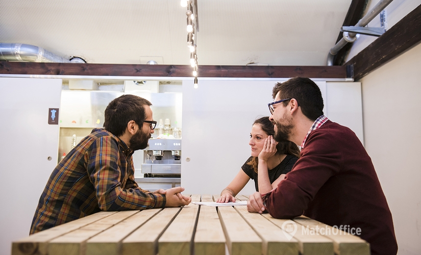 Alquile oficinas de coworking en Sants-Montjuic 1000 m², Carrer de Blesa 27 - 1 | MatchOffice