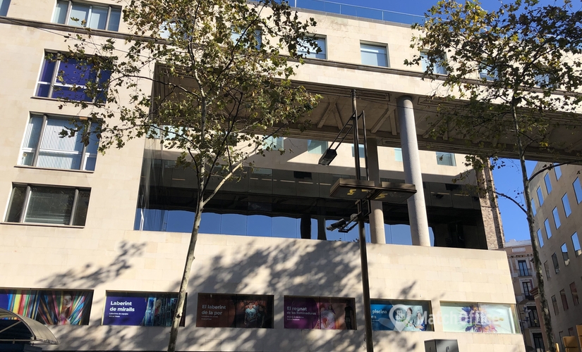 Oficina comercial asequible disponible para alquilar en Ciutat Vella 274 m², La Rambla 88 - 0 | MatchOffice