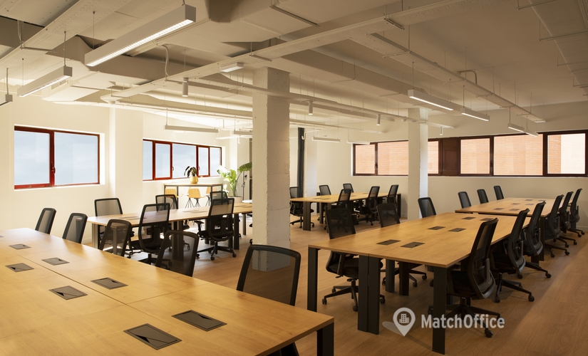 Explore oficinas de coworking en Madrid Centro 3600 m², Paseo Imperial 14 - 3 | MatchOffice