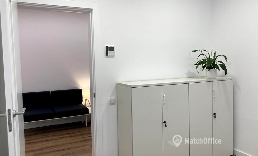 Espacio de oficina asequible disponible para alquilar en Eixample 11 m², Via Augusta 29 - 1 | MatchOffice