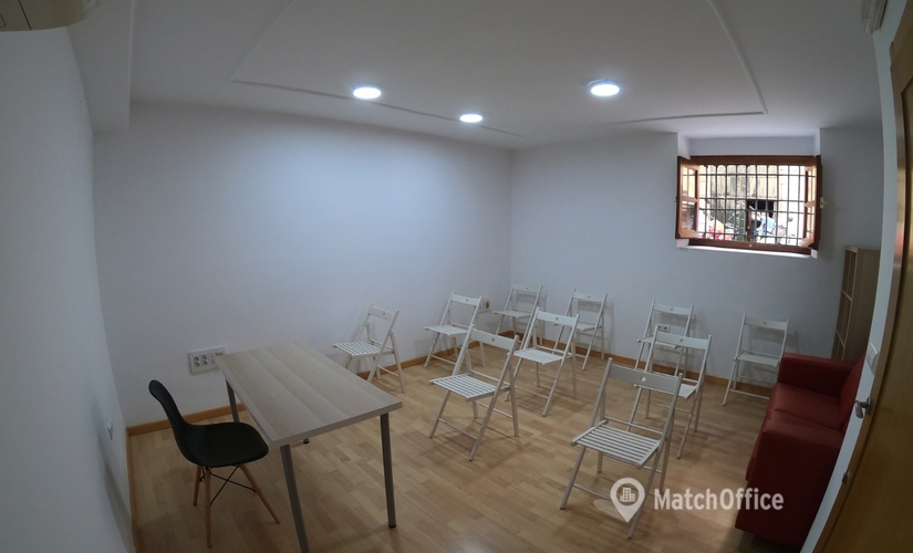 Alquile oficinas de coworking en Jaén 70 m², C. Muñoz Garnica - 1 | MatchOffice.es