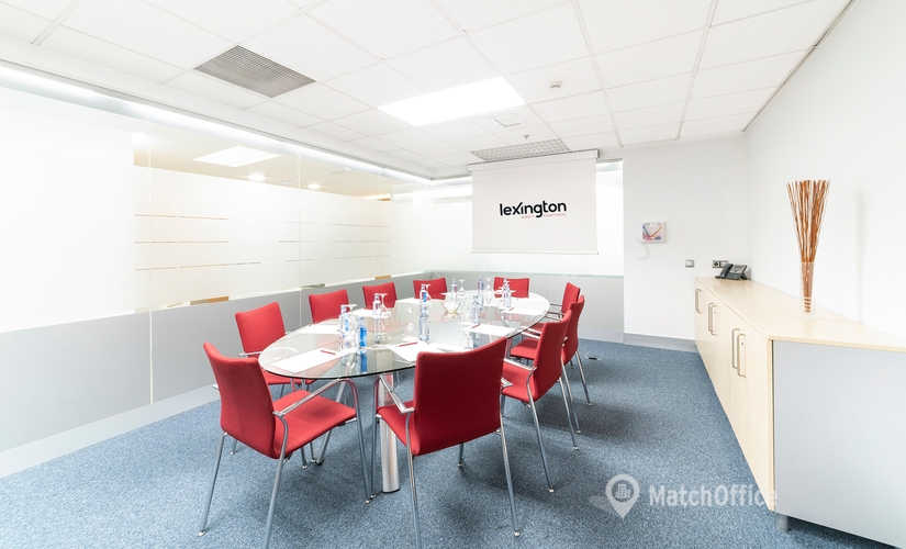Reserve sala de conferencias en Alcobendas 50 m², Calle de la Caléndula - 0 | MatchOffice.es