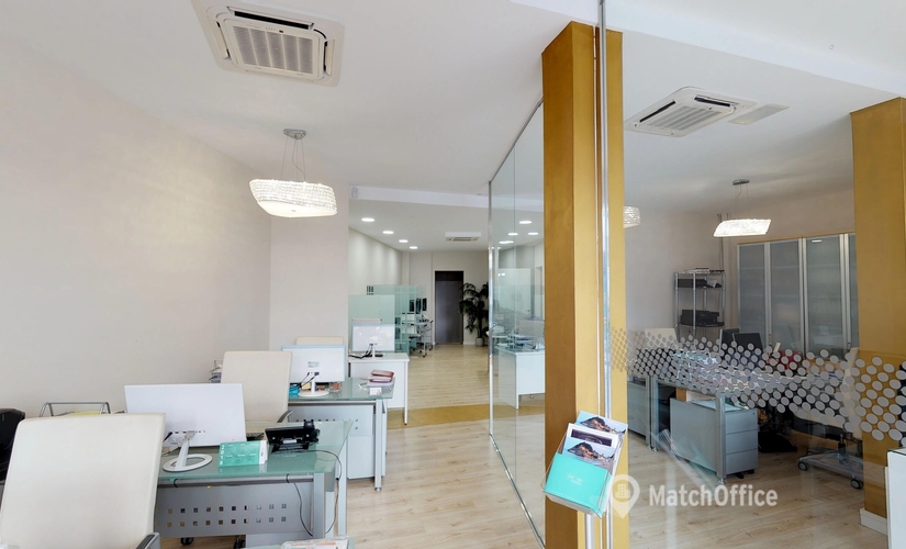 Explore coworking en Barcelona 50 m², Avinguda de la Constitució 153 - 2 | MatchOffice.es