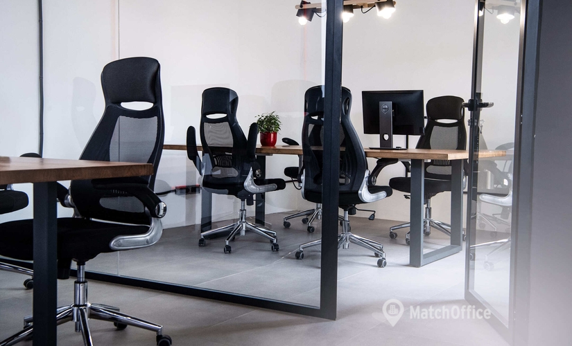 Alquile oficinas de coworking en Málaga 1500 m², Calle Álamos 7 - 4 | MatchOffice.es