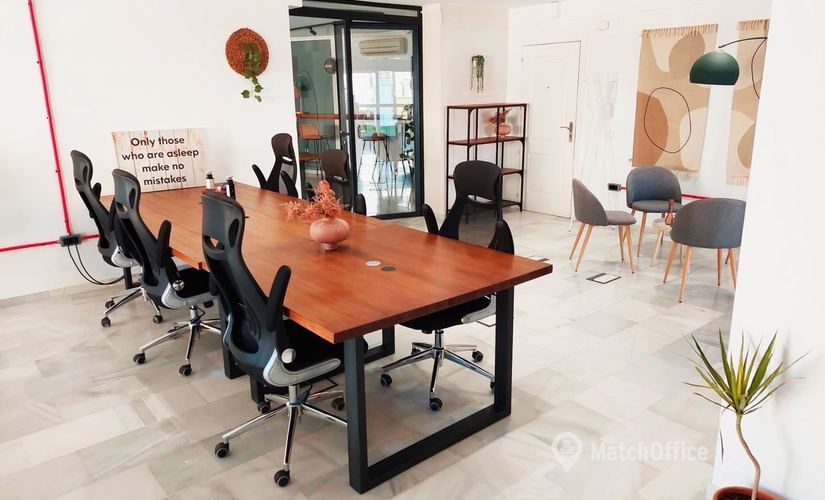Explore oficinas compartidas en Málaga 200 m², Calle Puerto 14 - 1 | MatchOffice