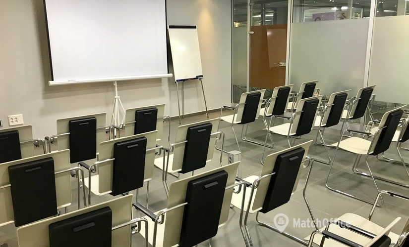 Alquile sala de juntas en Almería 54 m², Calle Chillida - 2 | MatchOffice.es