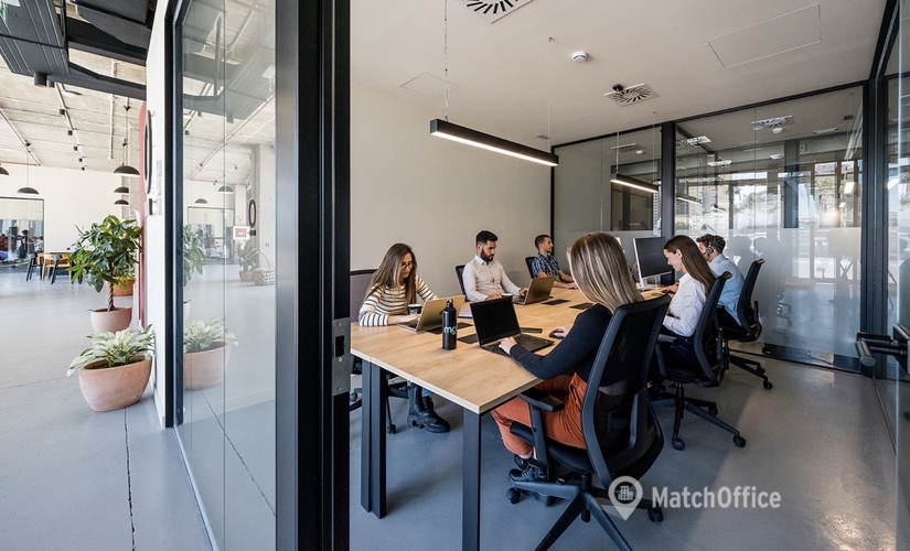 Explore coworking en Málaga 2000 m², Paseo del Muelle Uno - 0 | MatchOffice.es
