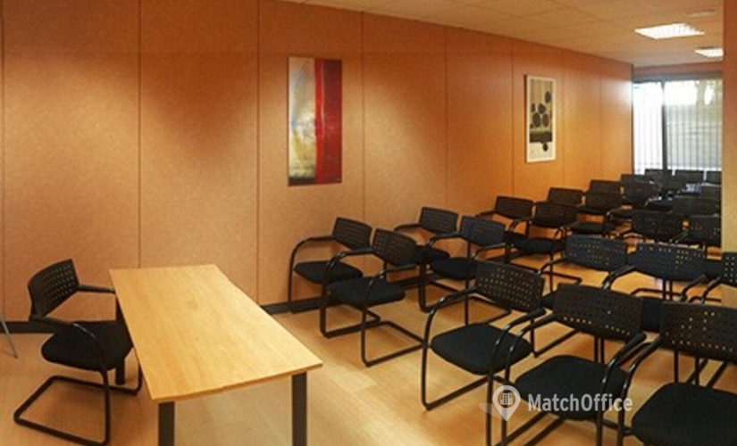 Reserve sala de conferencias fiable en Málaga 300 m², Avenida Ricardo Soriano 72 - 3 | MatchOffice.es