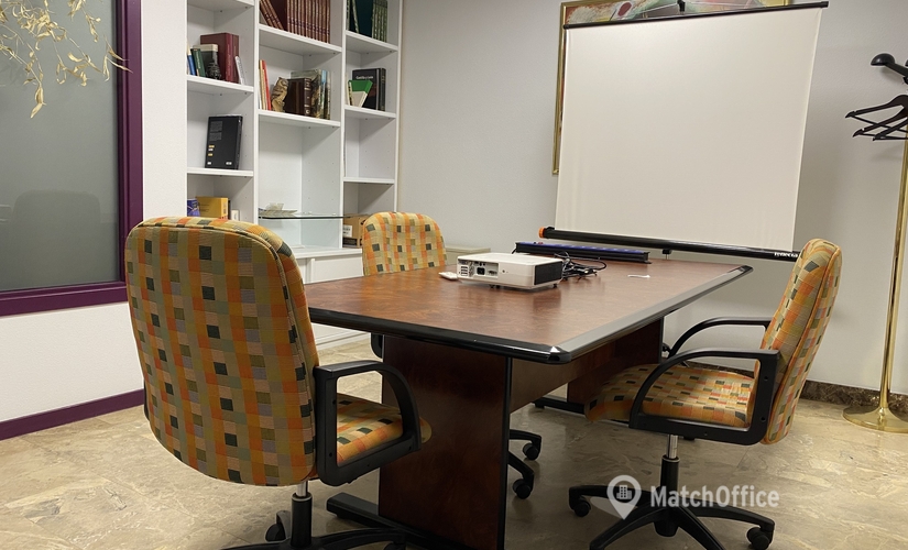 Alquile sala de conferencias en Burgos 50 m², Calle Entremercados 8 - 4 | MatchOffice.es