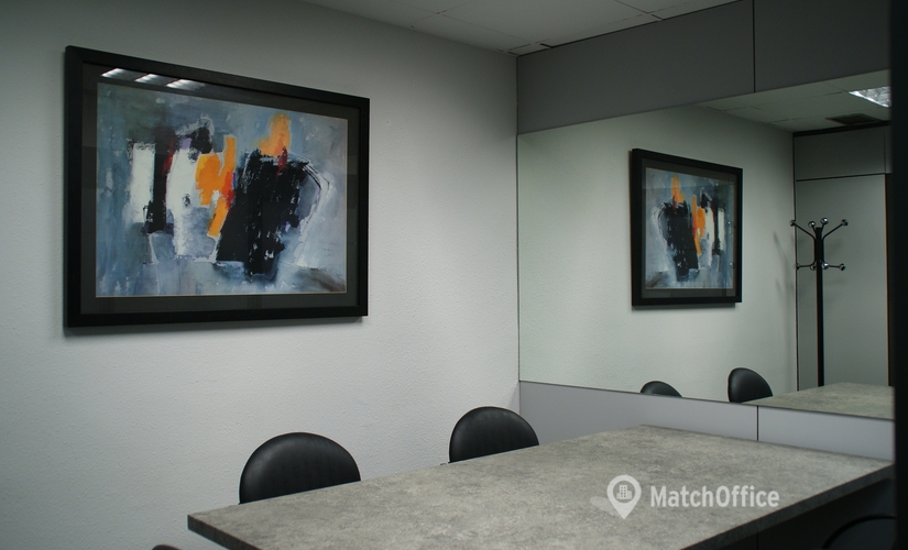 Alquile sala de conferencias equipada en Ciutat Vella 30 m², Carrer de la Diputació 279 - 5 | MatchOffice.es