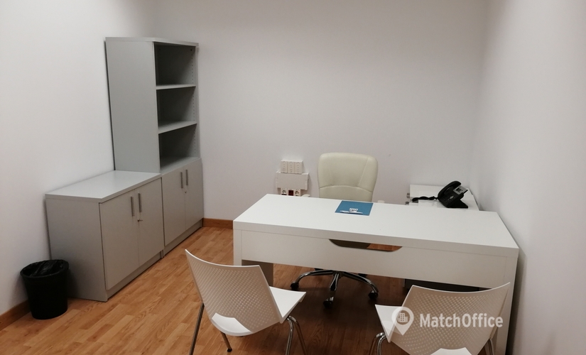 Alquile sala de juntas equipada en Sevilla 30 m², Calle Brújula - 8 | MatchOffice