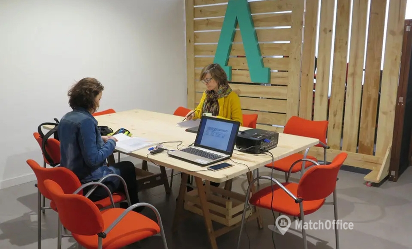 Alquile oficinas de coworking en Granada 40 m², Avenida de Andalucía - 3 | MatchOffice.es