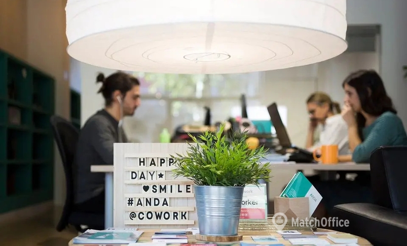 Explore oficinas compartidas en Granada 40 m², Avenida de Andalucía - 4 | MatchOffice.es