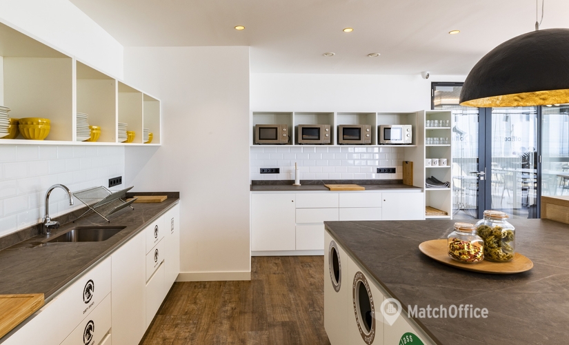 Centros de negocio disponible para alquilar en Mataró 700 m², Avinguda Cabrera - 0 | MatchOffice.es