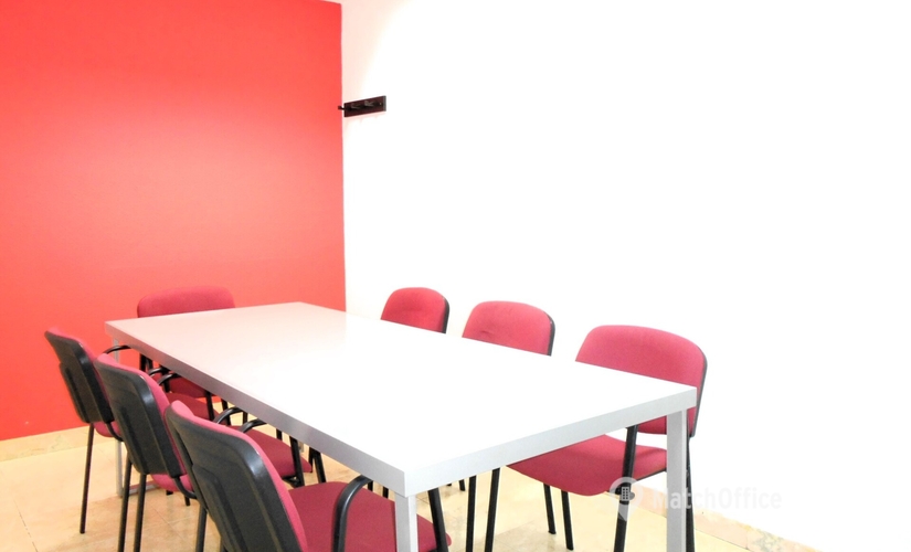 Reserve sala de conferencias en León , Sala de Reuniones.C/ Alférez Provisional 2 - 3 | MatchOffice.es
