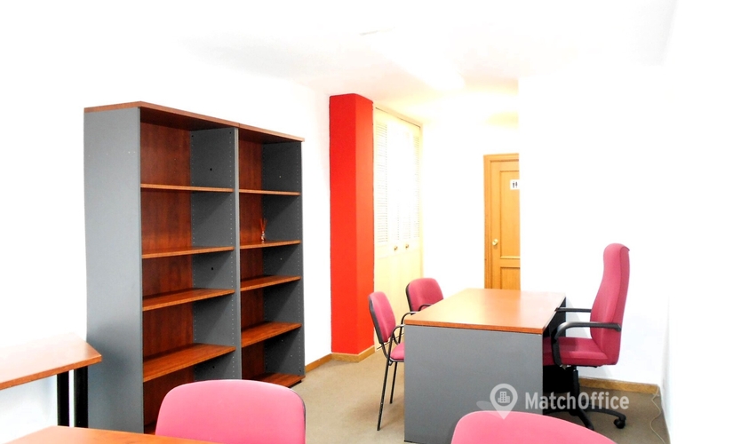 Oficina comercial en alquiler en León 40 m², Calle Alférez Provisional 2 - 1 | MatchOffice.es