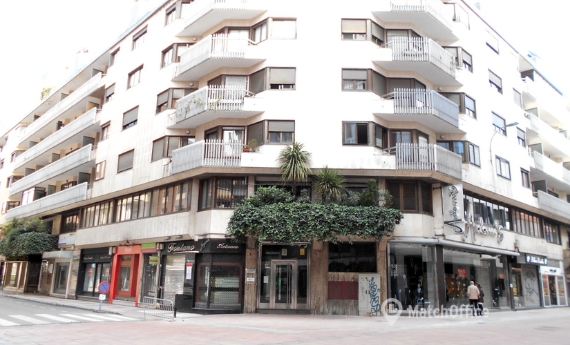 Oficina comercial en alquiler en León 40 m², Calle Alférez Provisional 2 - 4 | MatchOffice