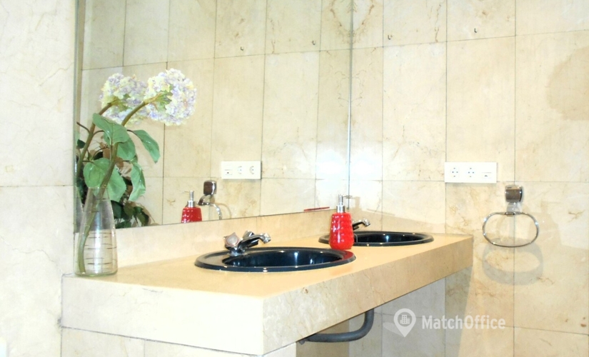 Oficina en alquiler en León 40 m², Calle Alférez Provisional 2 - 3 | MatchOffice