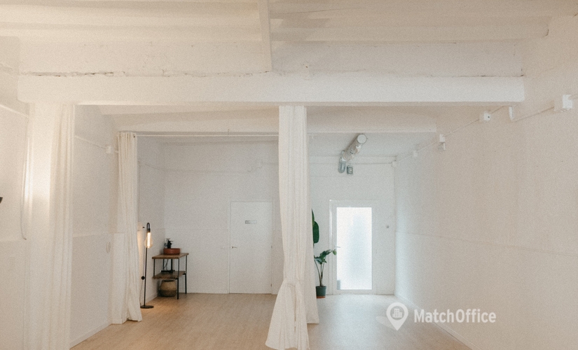 Explore oficinas de coworking en Maresme 100 m², Carrer de Sant Antoni 56 - 1 | MatchOffice.es