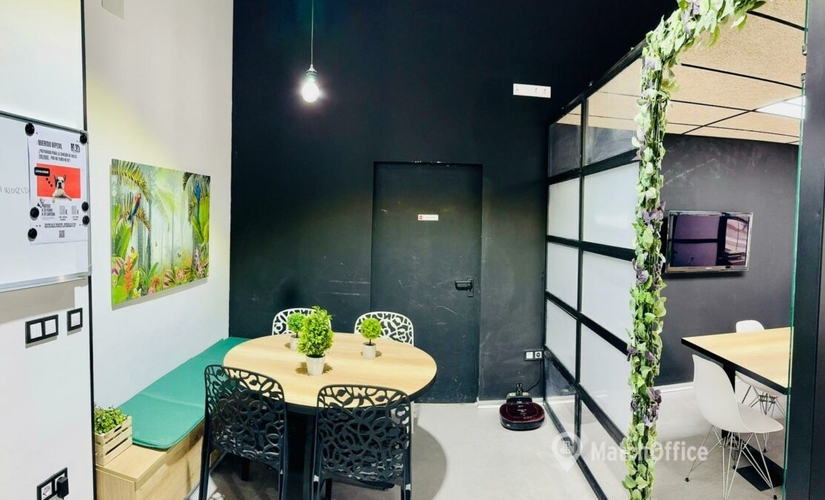 Explore oficinas compartidas en València 30 m², Carrer de Zamora 2 - 3 | MatchOffice.es
