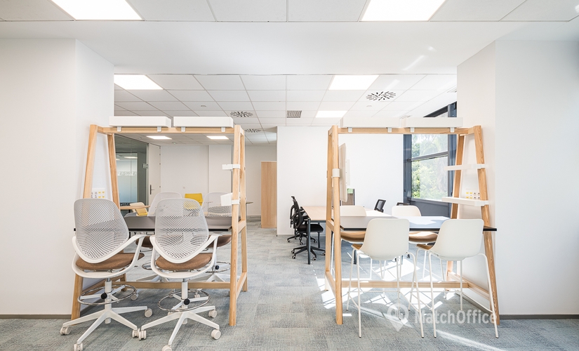 Explore oficinas de coworking en Sevilla 233 m², C/ José Delgado Brackembury nº 11 - 4 | MatchOffice