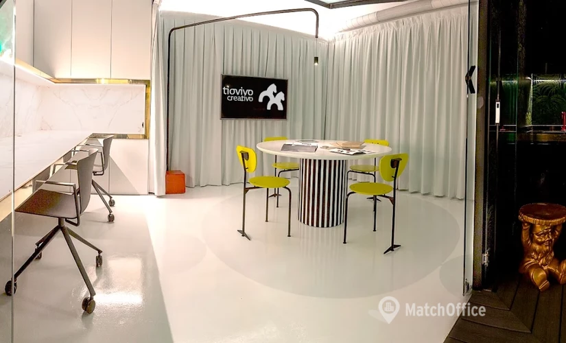 Explore oficinas de coworking en València 10 m², Carrer del Pintor Gisbert 8 - 0 | MatchOffice.es