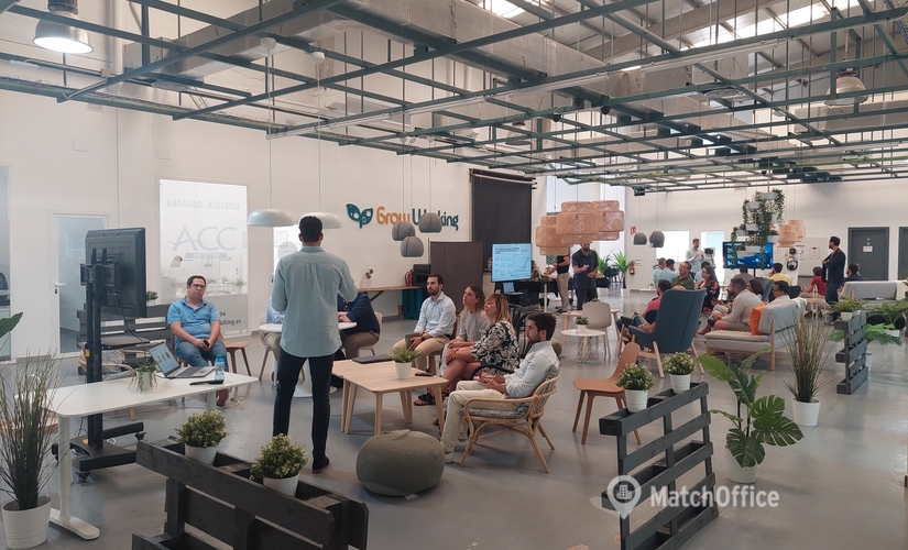 Alquile oficinas de coworking en Málaga 200 m², Carril de la Cordobesa 29 - 4 | MatchOffice.es