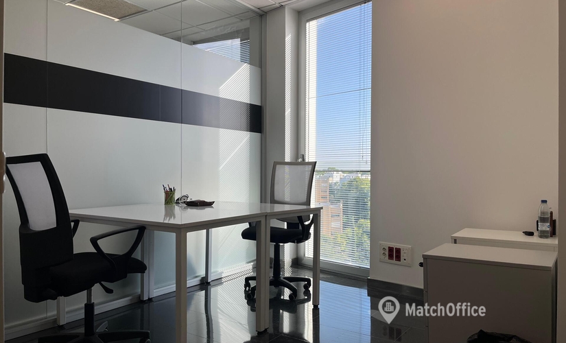 Explore oficinas compartidas en Sevilla 20 m², Plaza de las Naciones 10 - 2 | MatchOffice.es