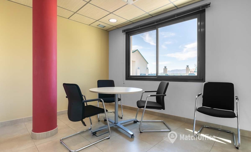 Alquile oficinas compartidas en Málaga 10 m², Plaza de la Solidaridad 12 - 2 | MatchOffice