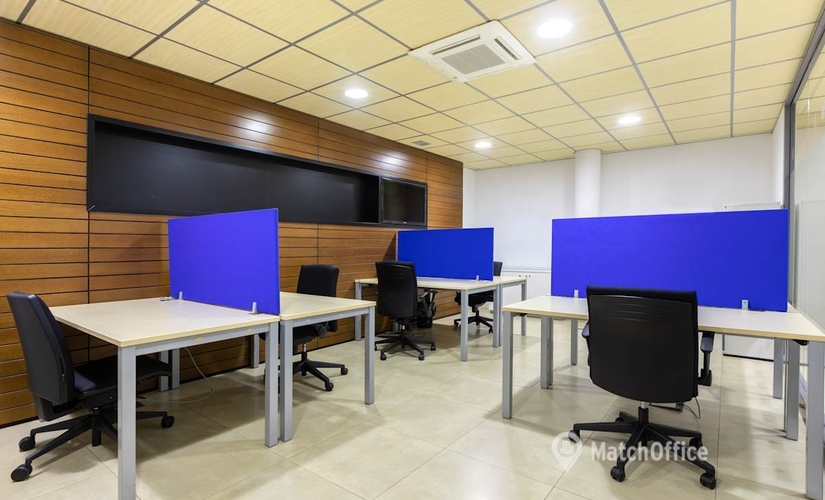 Explore oficinas compartidas en Málaga 10 m², Plaza de la Solidaridad 12 - 4 | MatchOffice