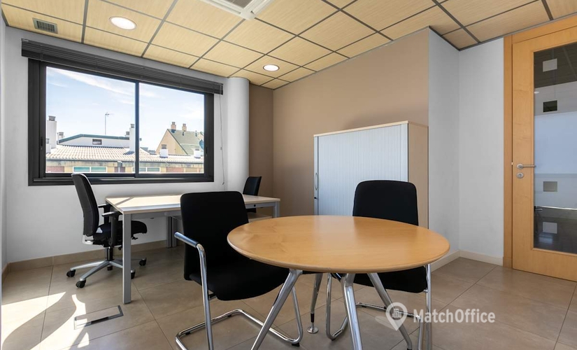 Alquile oficinas de coworking en Málaga 10 m², Plaza de la Solidaridad 12 - 3 | MatchOffice.es