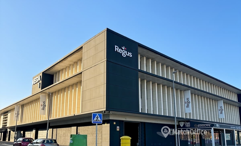 Centros de negocio disponible para alquilar en Sevilla 10 m², Calle Almutamid 6 - 0 | MatchOffice.es