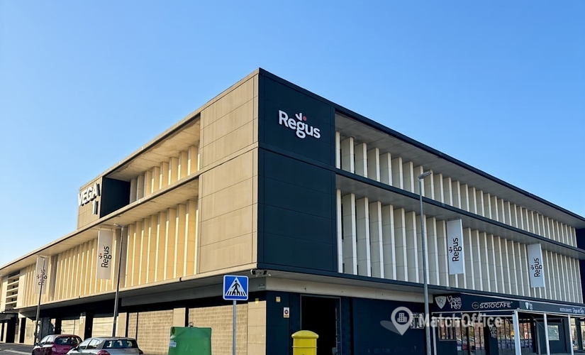 Reserve sala de juntas en Sevilla , Calle Almutamid 6 - 1 | MatchOffice