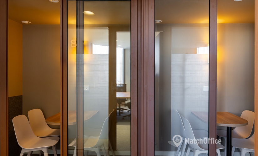 Alquile oficinas compartidas en Eixample 30 m², Plaça d'Urquinaona 6 - 1 | MatchOffice